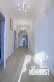 Дом 170м&sup2;, 3-этажный, участок 7 сот.  