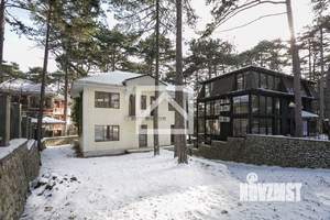 Дом 300м&sup2;, 3-этажный, участок 11 сот.  