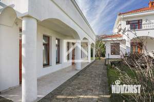 Дом 400м&sup2;, 2-этажный, участок 20 сот.  