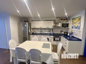 Дом 174м², 3-этажный, участок 1 сот.  