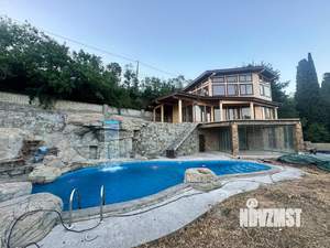 Дом 299м&sup2;, 3-этажный, участок 17 сот.  