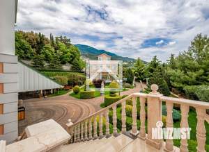 Дом 1000м², 3-этажный, участок 25 сот.  