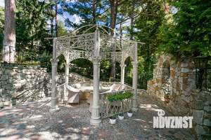 Дом 425м&sup2;, 3-этажный, участок 23 сот.  