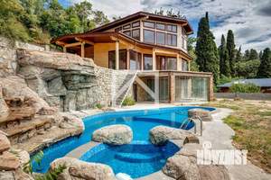 Дом 299м&sup2;, 3-этажный, участок 13 сот.  