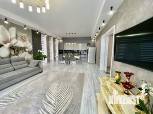 Дом 371м&sup2;, 3-этажный, участок 8 сот.  