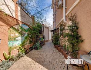 Дом 285м&sup2;, 3-этажный, участок 12 сот.  