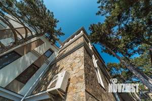 Дом 610м&sup2;, 3-этажный, участок 15 сот.  