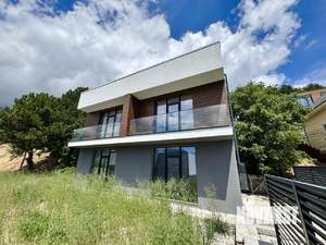 Дом 270м², 3-этажный, участок 6 сот.  