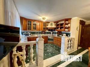 Дом 267м&sup2;, 3-этажный, участок 35 сот.  