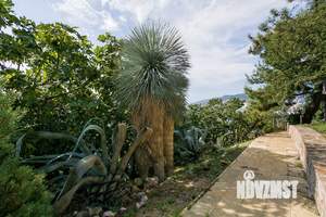 Дом 1680м&sup2;, 4-этажный, участок 32 сот.  