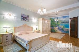 Дом 1500м², 4-этажный, участок 42 сот.  