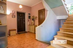 Дом 256м&sup2;, 3-этажный, участок 7 сот.  