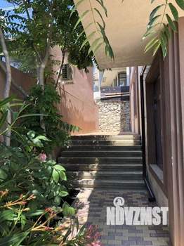 Дом 222м&sup2;, 3-этажный, участок 2 сот.  