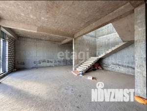 Дом 542м&sup2;, 3-этажный, участок 10 сот.  