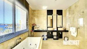 Дом 350м², 2-этажный, участок 30 сот.  