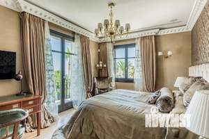 Коттедж 450м², 2-этажный, участок 15 сот.  