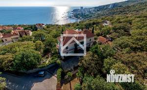 Дом 528м&sup2;, 3-этажный, участок 45 сот.  