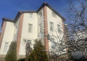 Дом 223м&sup2;, 3-этажный, участок 15 сот.  