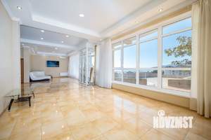 Дом 626м&sup2;, 4-этажный, участок 8 сот.  