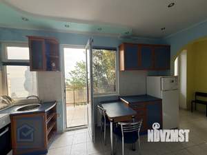 Дом 242м&sup2;, 3-этажный, участок 1 сот.  