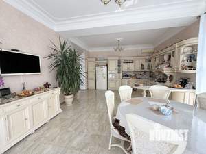 Дом 750м², 3-этажный, участок 24 сот.  