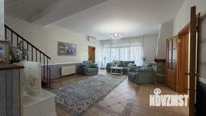 Дом 303м&sup2;, 3-этажный, участок 7 сот.  