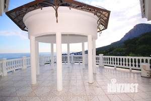 Дом 450м&sup2;, 3-этажный, участок 47 сот.  