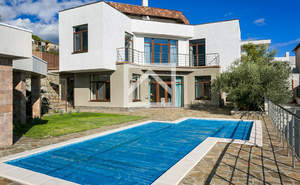 Дом 295м², 3-этажный, участок 9 сот.  