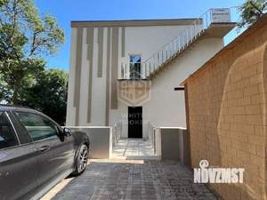 Дом 273м², 3-этажный, участок 4 сот.  