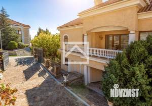 Дом 528м&sup2;, 3-этажный, участок 17 сот.  