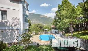 Дом 230м&sup2;, 3-этажный, участок 22 сот.  