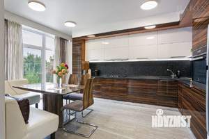 Дом 200м&sup2;, 2-этажный, участок 10 сот.  