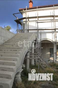 Дом 870м&sup2;, 3-этажный, участок 20 сот.  