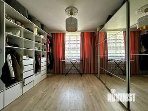 Дом 240м², 3-этажный, участок 8 сот.  