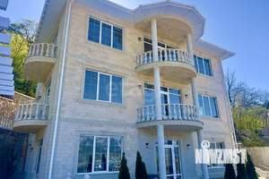 Дом 298м², 3-этажный, участок 9 сот.  