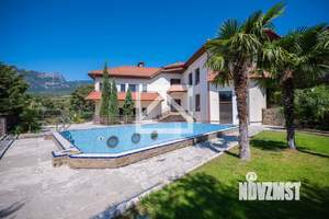 Дом 520м&sup2;, 2-этажный, участок 11 сот.  