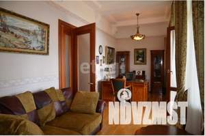 Дом 654м&sup2;, 3-этажный, участок 38 сот.  