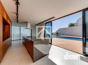 Дом 570м&sup2;, 2-этажный, участок 20 сот.  