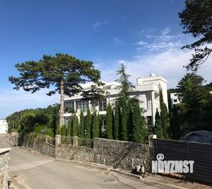 Дом 1200м&sup2;, 3-этажный, участок 36 сот.  