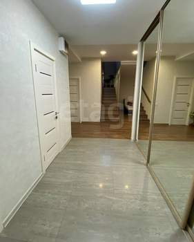 Дом 240м², 2-этажный, участок 10 сот.  