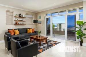 Таунхаус 140м², 2-этажный, участок 2 сот.  