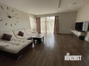 Дом 200м², 2-этажный, участок 10 сот.  