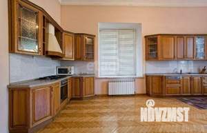 Дом 825м², 3-этажный, участок 31 сот.  