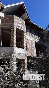 Дом 400м², 3-этажный, участок 6 сот.  