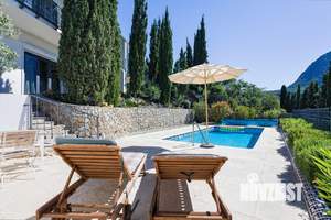 Дом 450м&sup2;, 2-этажный, участок 15 сот.  