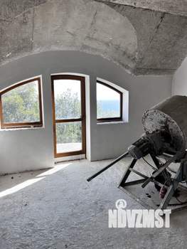 Коттедж 318м², 3-этажный, участок 5 сот.  