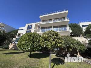 Дом 638м&sup2;, 4-этажный, участок 10 сот.  