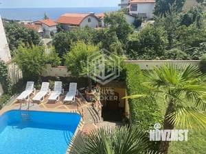 Дом 363м&sup2;, 3-этажный, участок 4 сот.  