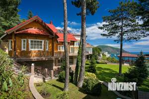 Дом 1200м&sup2;, 3-этажный, участок 30 сот.  