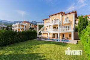 Дом 361м&sup2;, 3-этажный, участок 8 сот.  